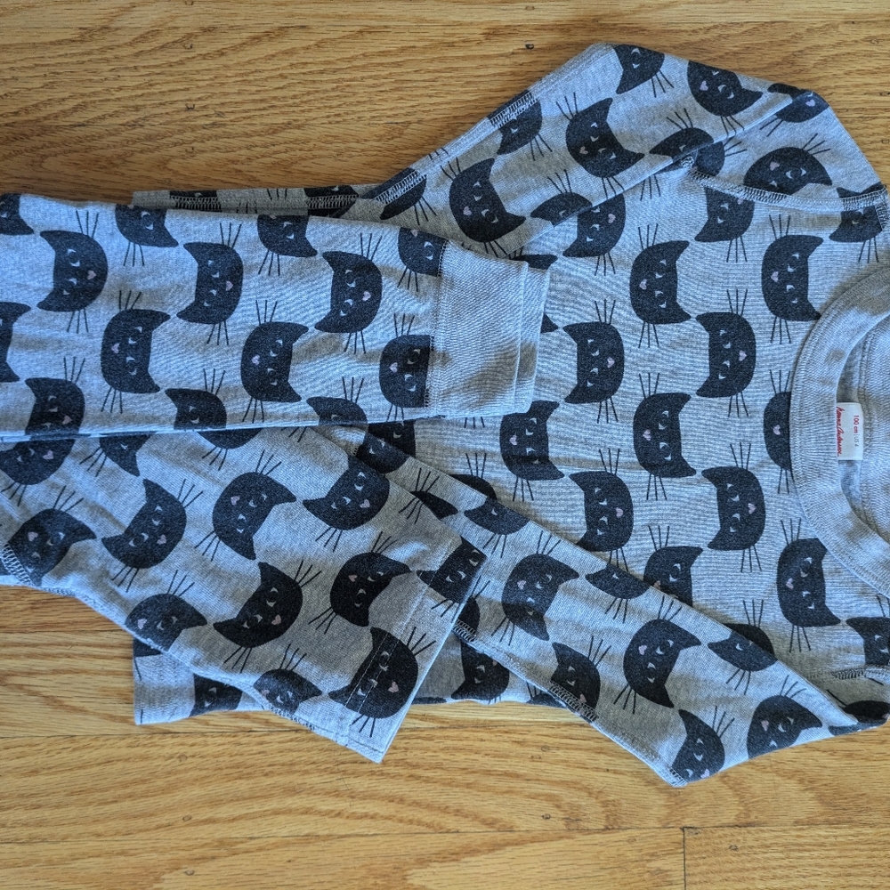 Hanna Andersson Gray Pajama Set with Black Cat Design